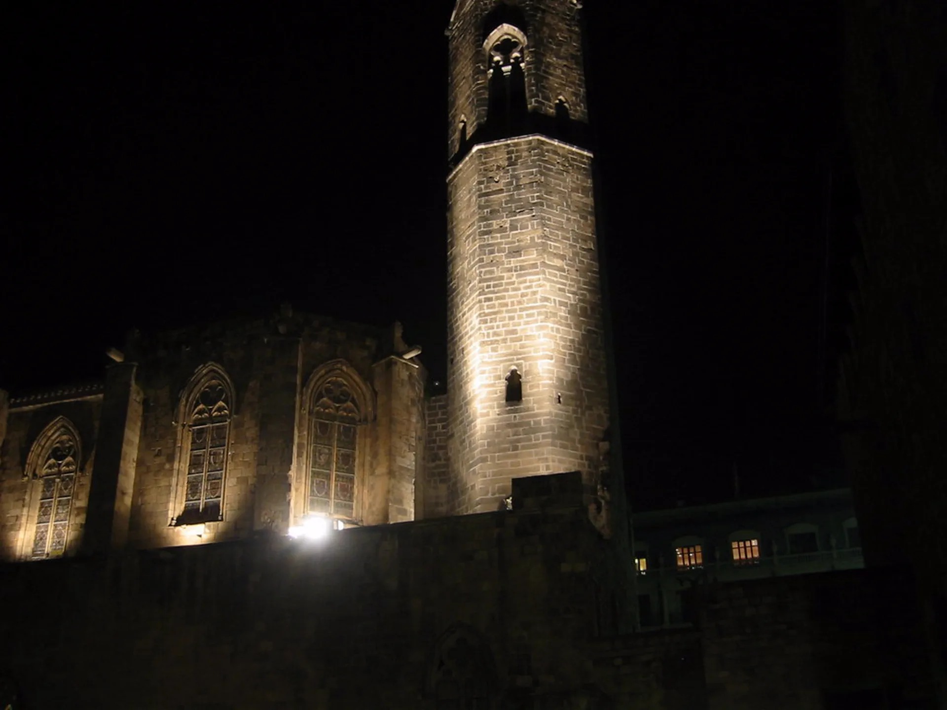 Barcelona After Dark: Tapas, Wine & History Walk — photo 4