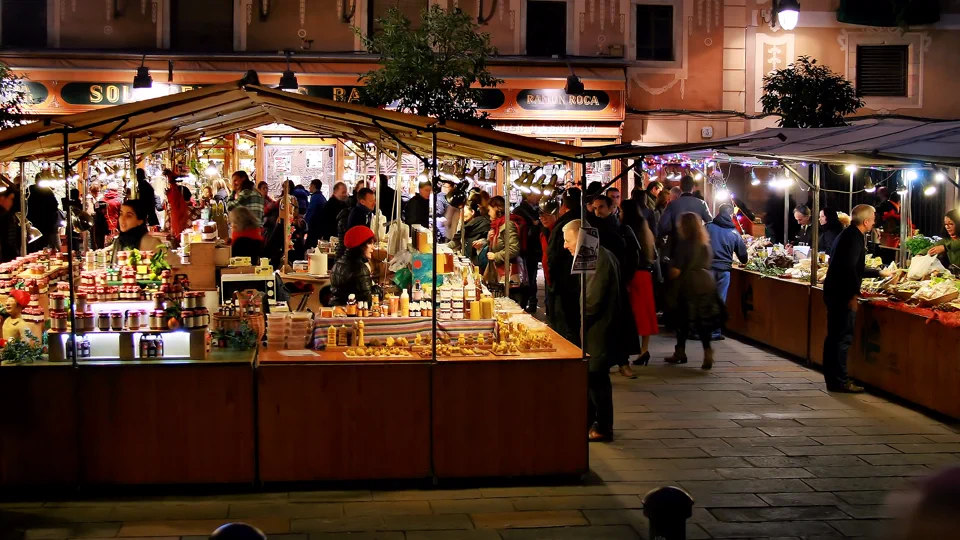 Barcelona After Dark: Tapas, Wine & History Walk