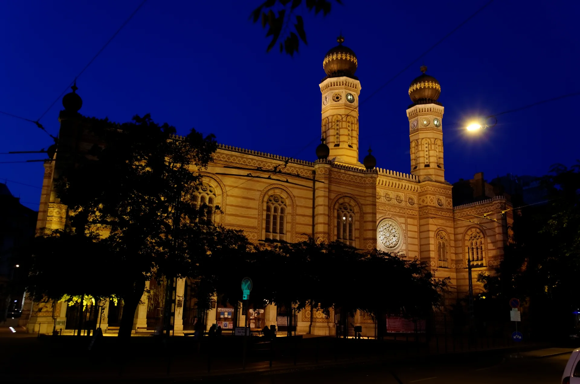 Dohany Street Synagogue illuminated at night in Budapest