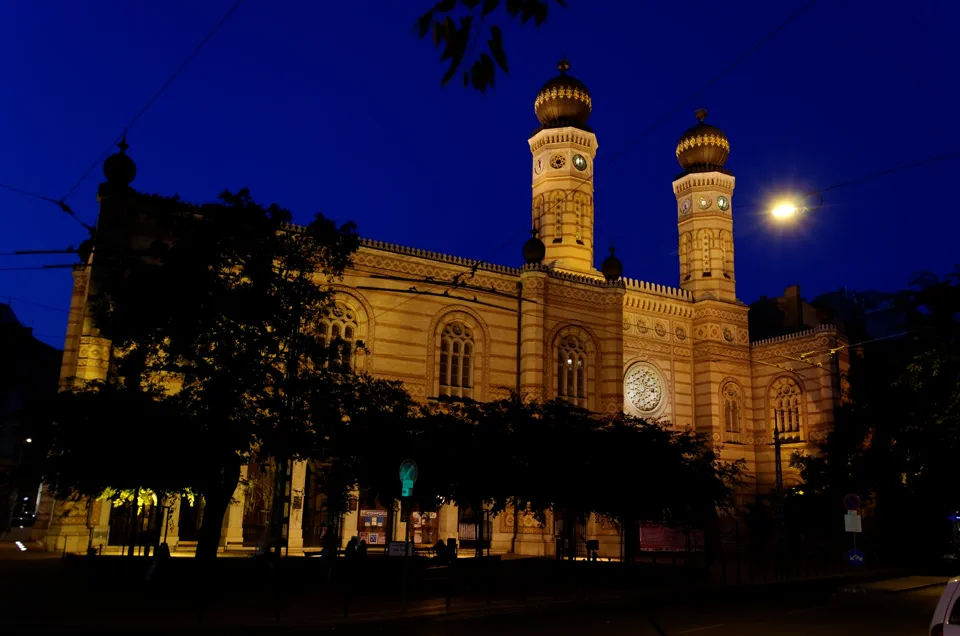 Budapest Ghost Walk: Dark History