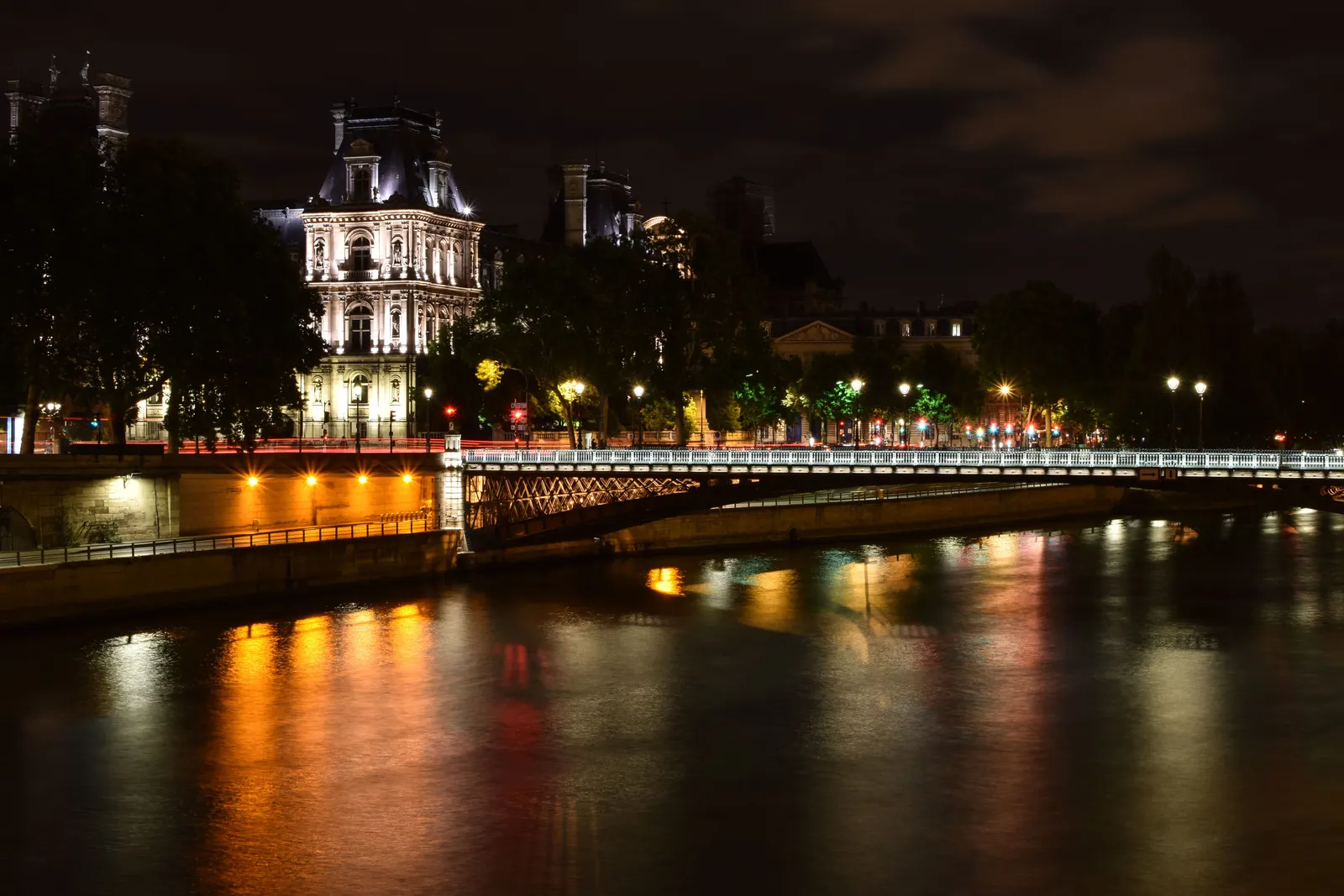 Paris After Dark: Lights, Bridges & Hidden Passages — photo 2