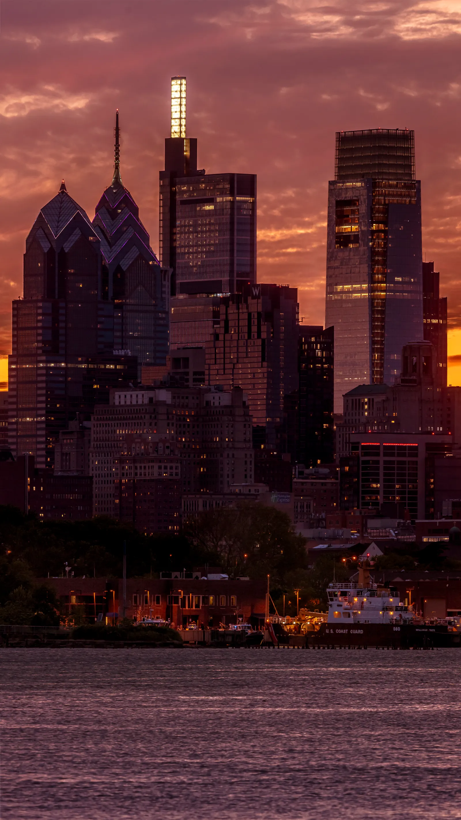 Philadelphia After Dark: Night Tours & Experiences evening tour