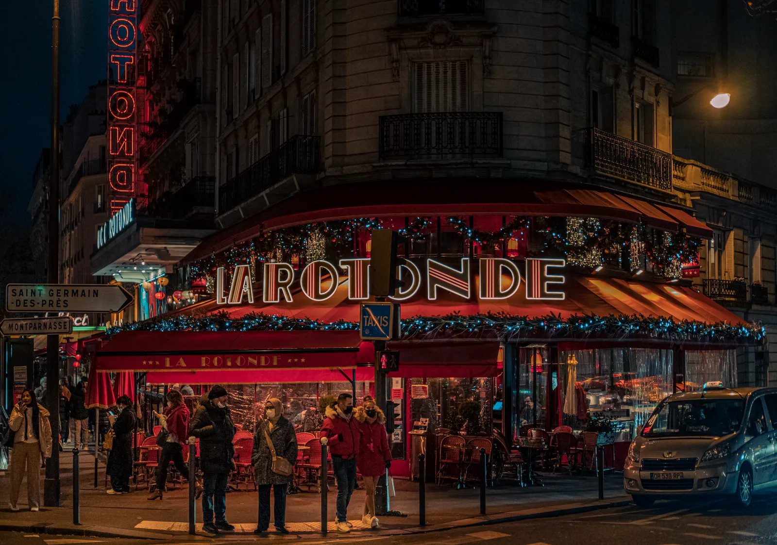 Paris After Dark: Montmartre & Pigalle Night Walk — photo 2