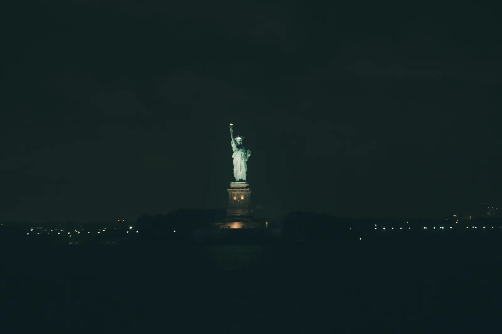 Champagne City Lights Yacht Cruise — photo 2