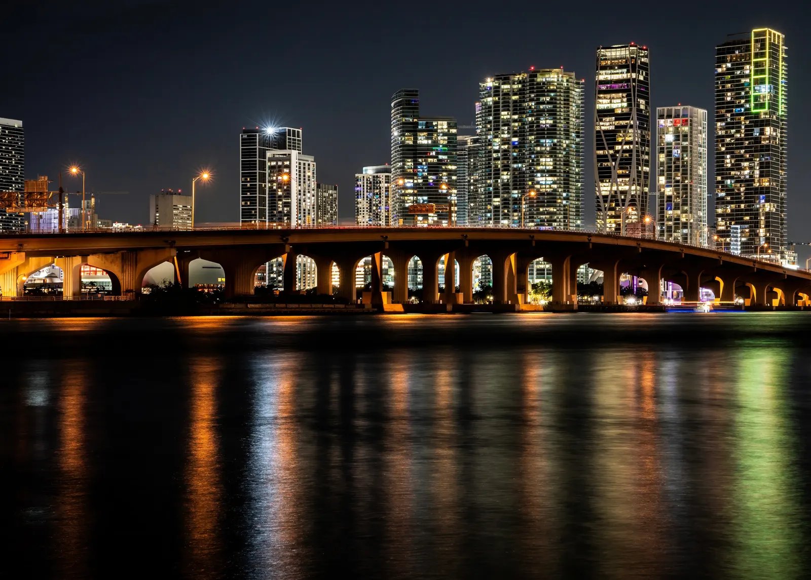 Miami Skyline Party Boat Cruise — photo 4