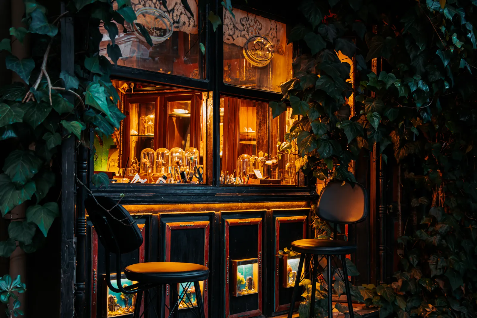 NYC Boos & Booze Haunted Pub Crawl