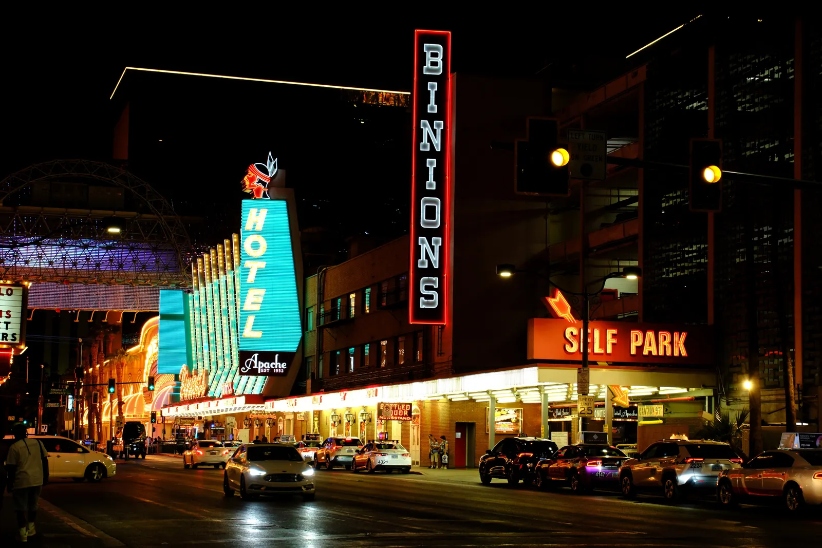 Downtown Las Vegas Bar Crawl: Fremont Street — photo 5