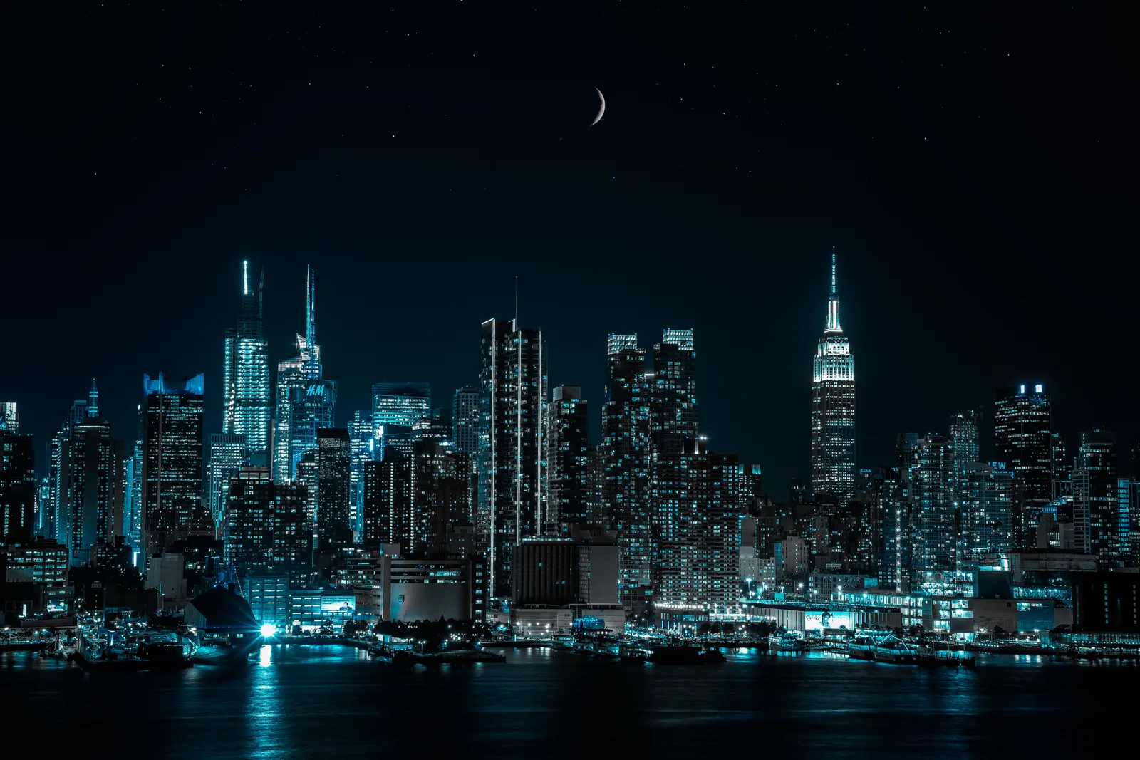 Champagne City Lights Yacht Cruise