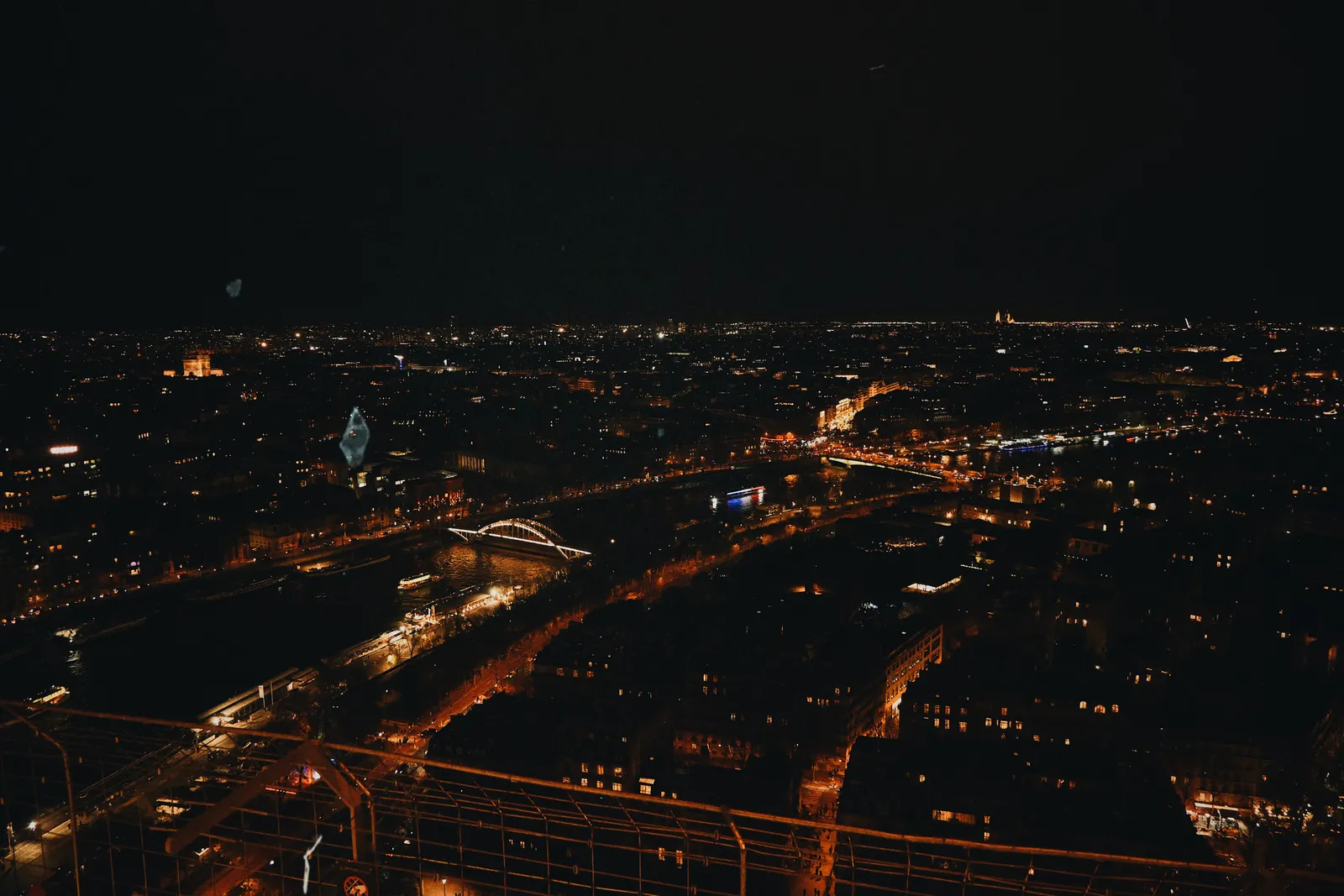 Paris After Dark: Lights, Bridges & Hidden Passages — photo 4