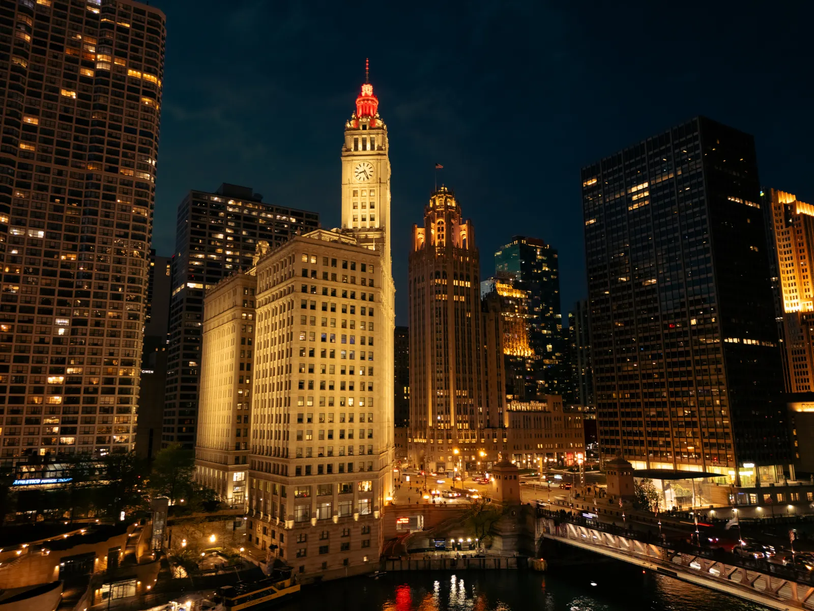 Chicago River Ghost & Dark History Night Cruise — photo 2