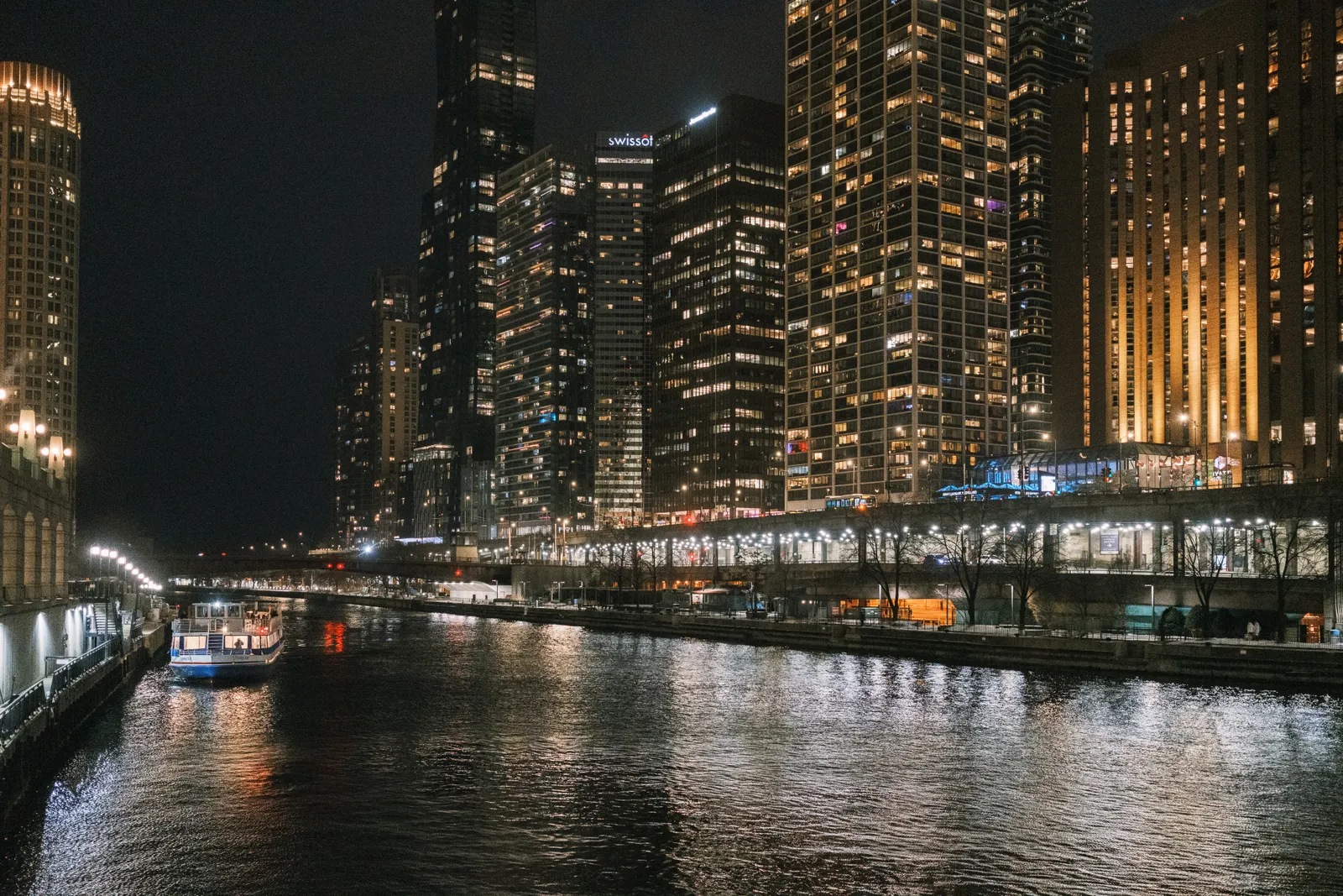 Chicago River Ghost & Dark History Night Cruise