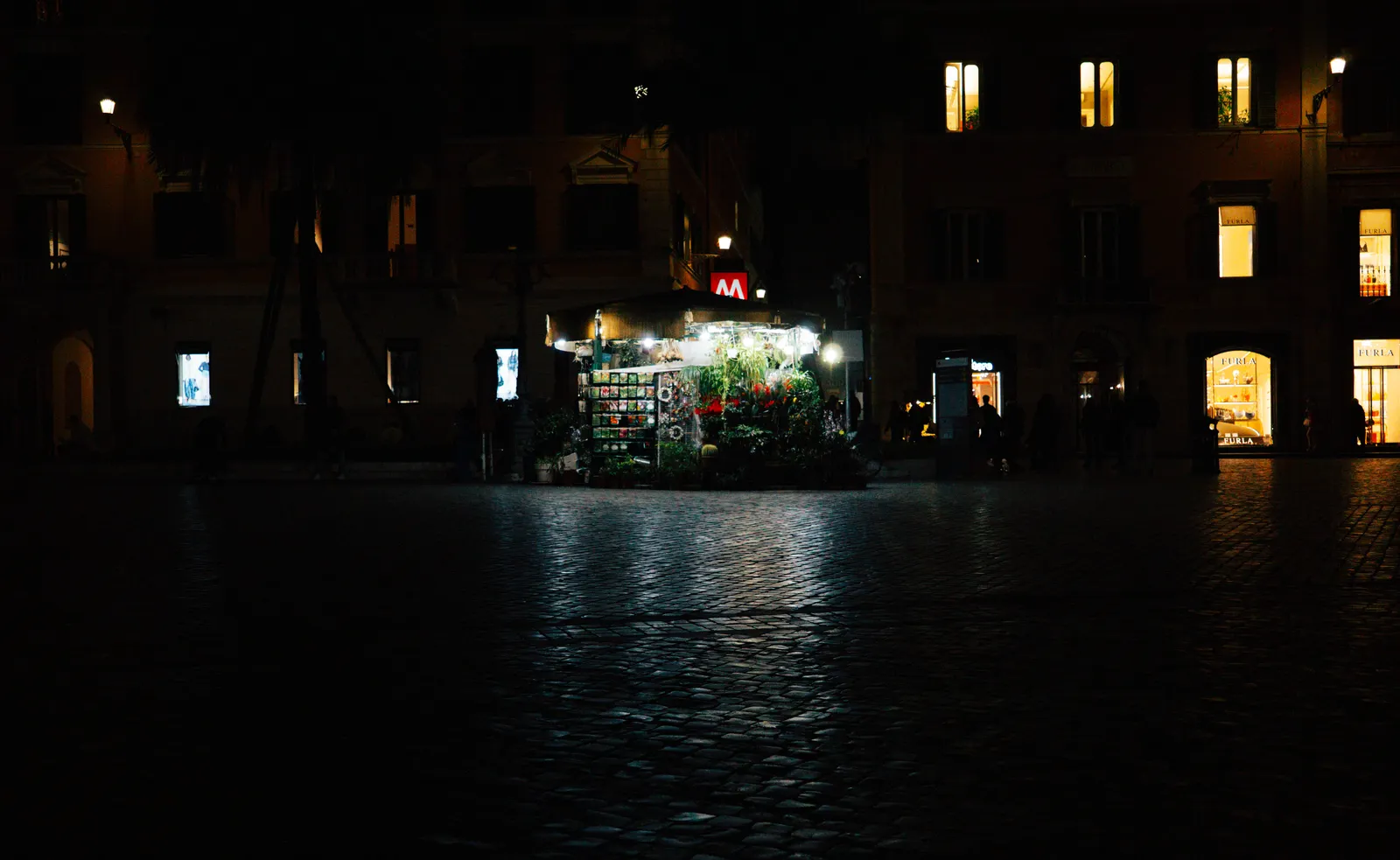 Rome After Dark: Ghosts, Myths & Hidden Piazzas — photo 4