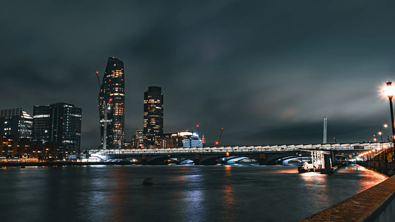 London Ghost Tour with Thames River Cruise — photo 4